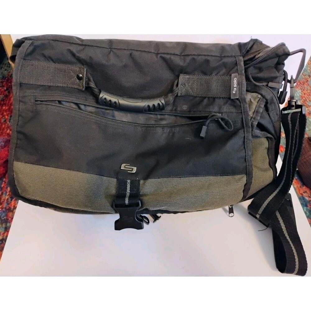 Solo New York Laptop Messenger Bag Black Olive Green Crossbody Flaking Interior